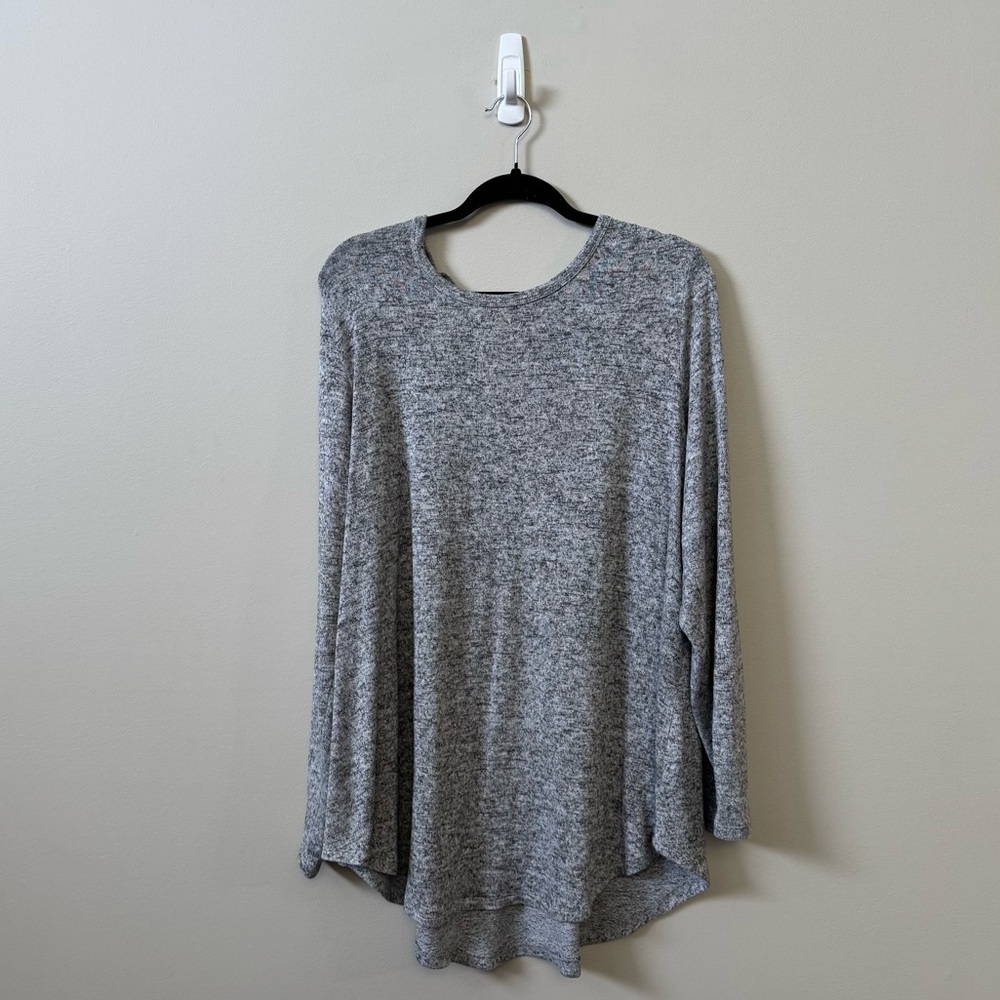 Torrid women’s light grey lightweight knit criss cross back sweater top